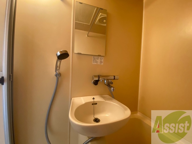 洗面設備　ユニットバス内の洗面台です。朝の身支度もスムーズです。