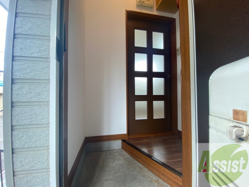 玄関　玄関の様子です。明るい印象ですね。気分もあがりそう。