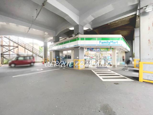 コンビニ　ファミリーマート 新横浜駅西店（コンビニ）まで141m