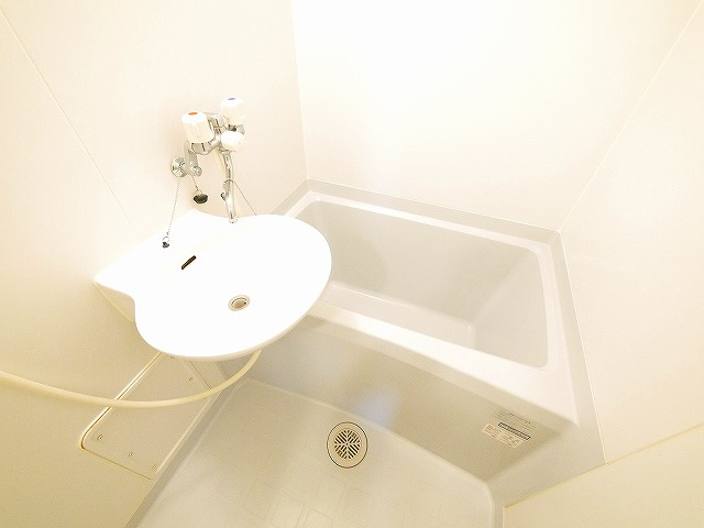 バス・シャワールーム　落ち着いた空間のお風呂です