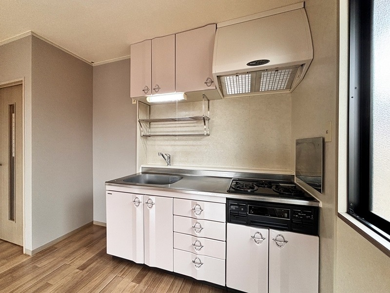 キッチン　コンロ付きのシステムキッチン