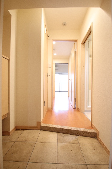 玄関　※別室の参考写真の為、現況優先です。