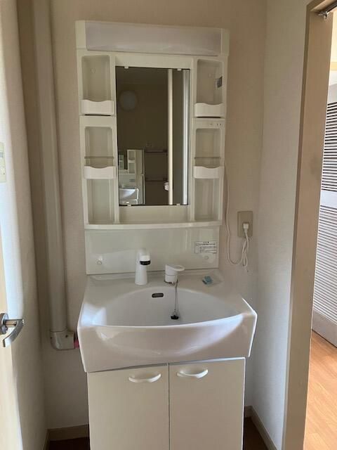 洗面設備　スペースが確保できる洗面所です