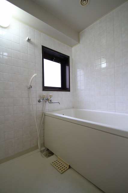 バス・シャワールーム　同物件、別号室のものです。