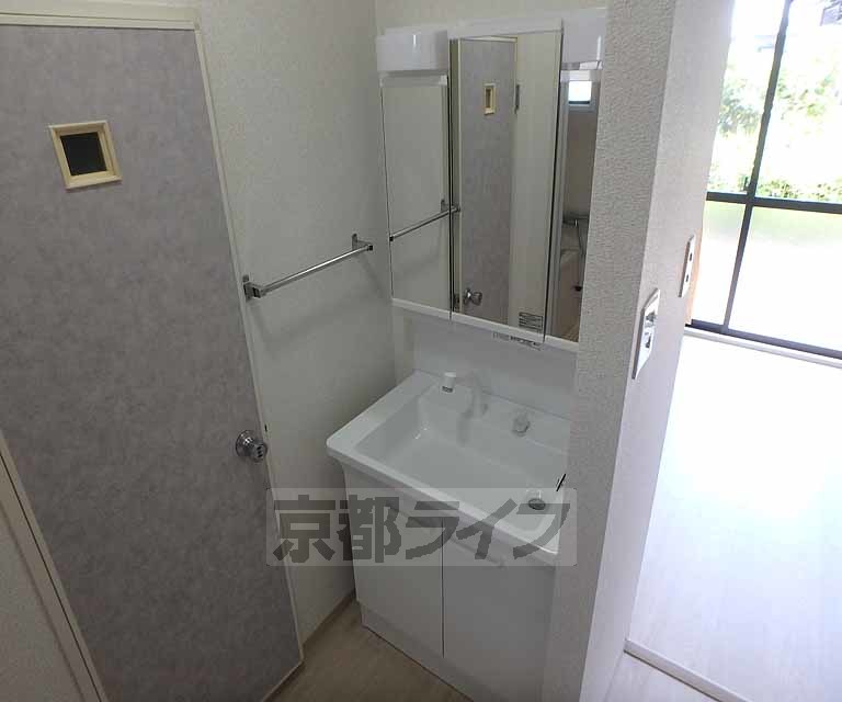 洗面設備　使いやすい独立洗面台です