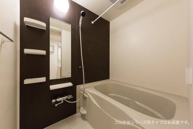 バス・シャワールーム　嬉しい追い焚き・浴室乾燥機付きです♪