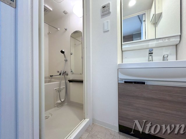 洗面設備　脱衣スペースもあります