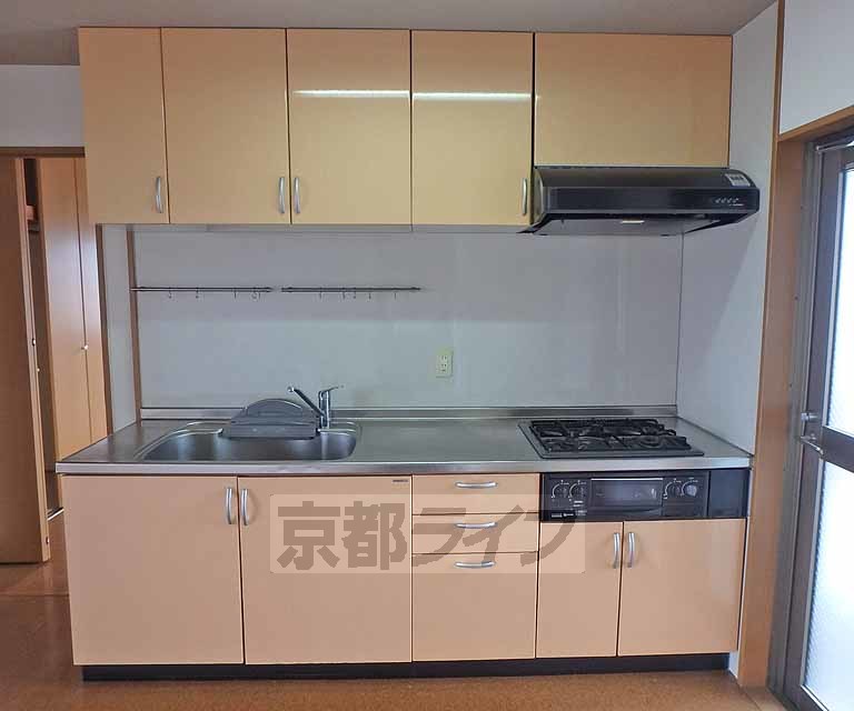 キッチン　清潔感あるシステムキッチンです