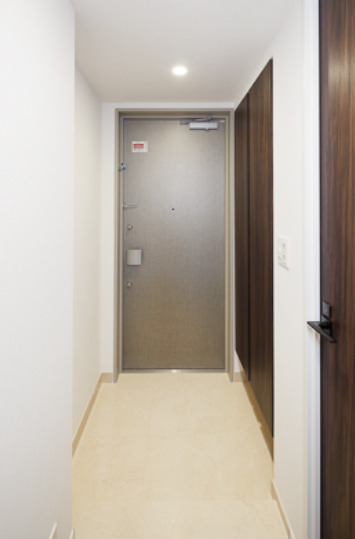 玄関　※別部屋の参考写真です。