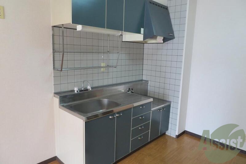 キッチン　キッチンの色はグレーっぽくてオシャレです。