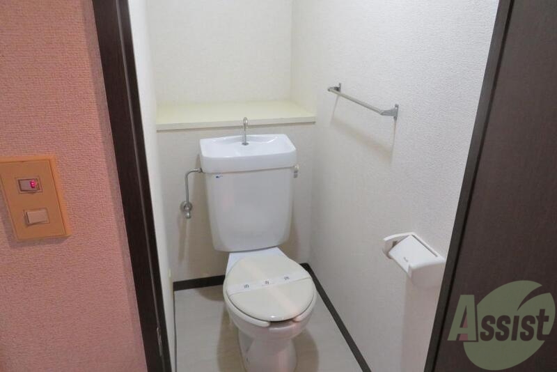 トイレ　白くて清潔なトイレ。水回りは清潔が一番です。