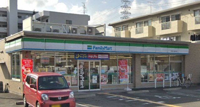 コンビニ　ファミリーマート八尾南小阪合町店（コンビニ）まで96m