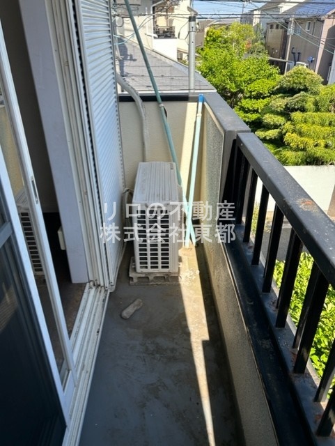 バルコニー　バルコニーがあるので洗濯物を太陽の下で干すことができます♪