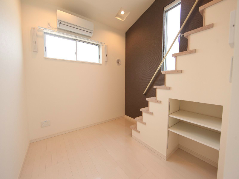 その他　洋室5.68帖　上階ロフト2.9帖（収納・部屋でも使えます）