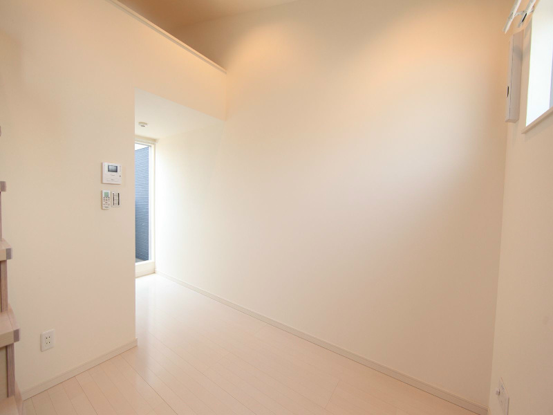 バルコニー　洋室5.68帖　上階ロフト2.9帖（収納・部屋でも使えます）