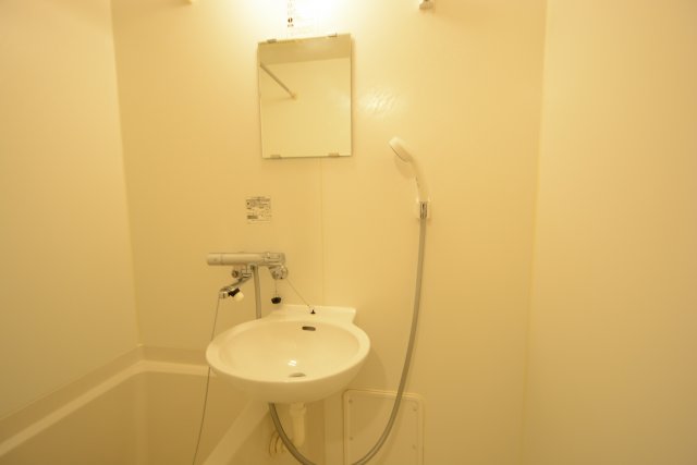 洗面設備　浴室内に洗面台ついてます