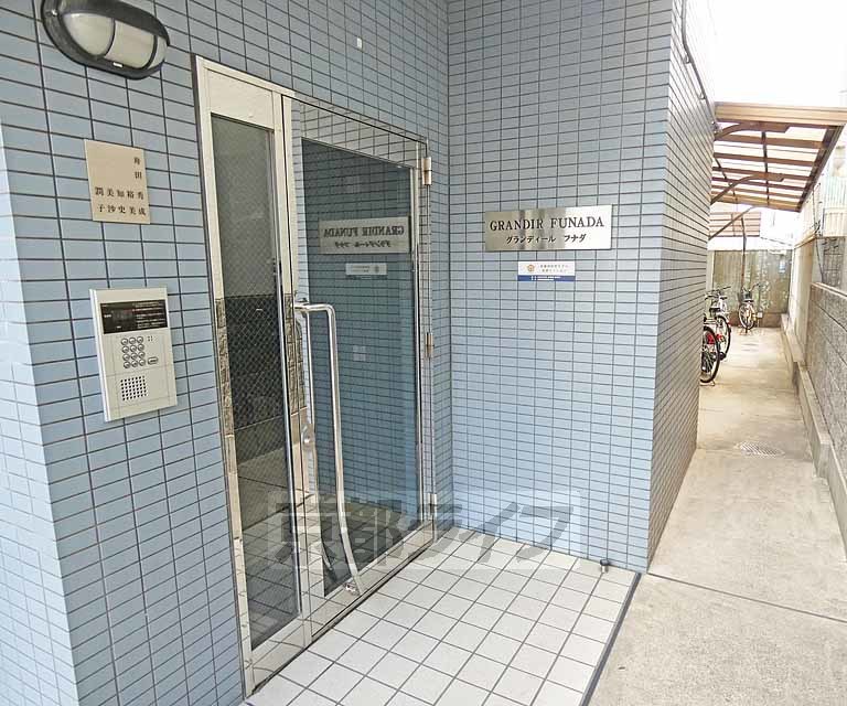 その他共有部分　建物入口です。