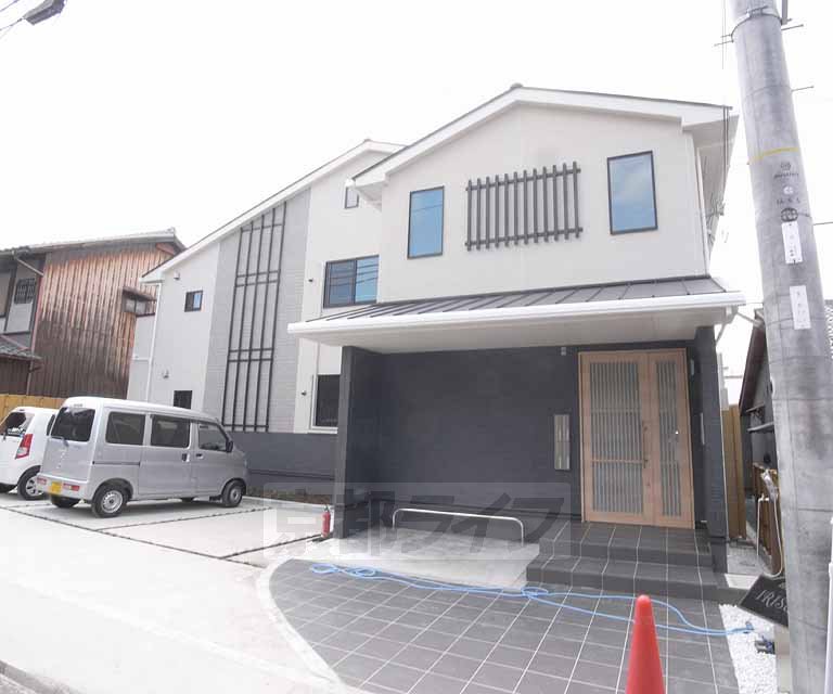 建物外観　パリッとした外観ですね。