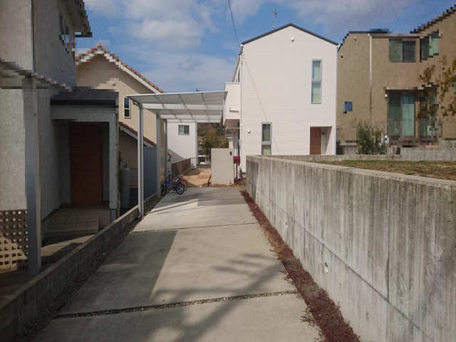 駐車場　縦列３台駐車可能