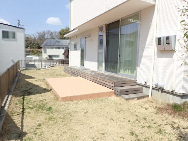 庭　お子さんの遊び場としても魅力的な広さです