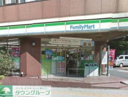 コンビニ　ファミリーマート目黒青葉台四丁目店（コンビニ）まで180m