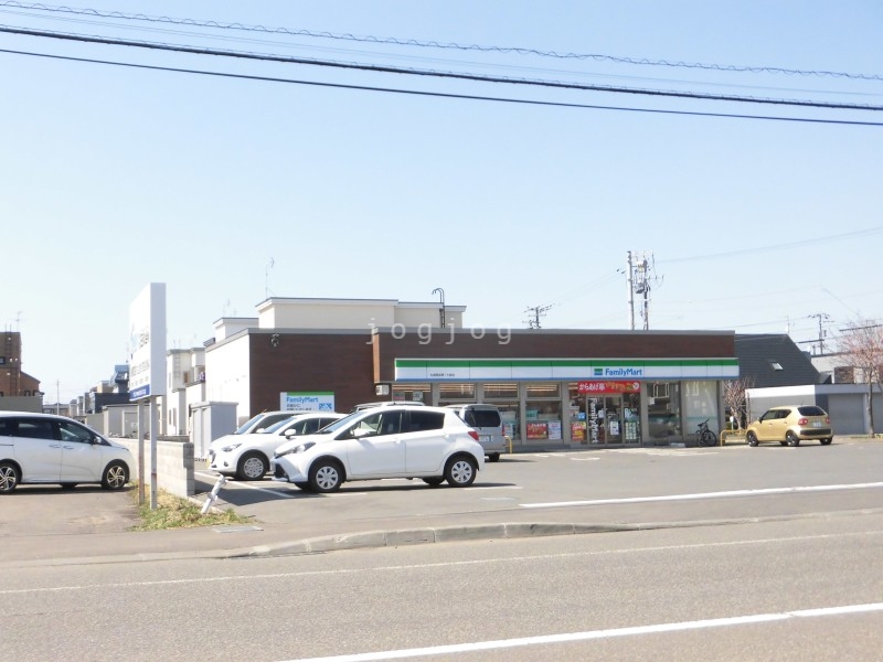 コンビニ　ファミリーマート札幌東苗穂14条店（コンビニ）まで323m