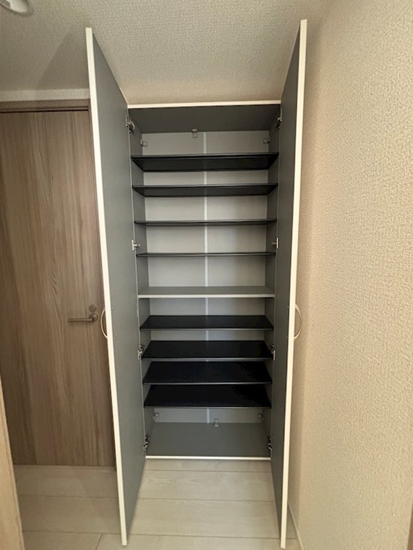 玄関　ゆったりとした玄関スペースです♪