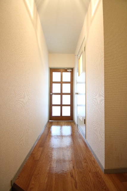 玄関　※別号室の参考写真の為、原状優先です。