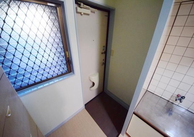 玄関　★★窓付きの明るい玄関★★