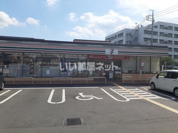 コンビニ　セブンイレブン 飯能駅北口店（コンビニ）まで854m