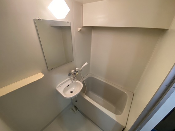 バス・シャワールーム　※別部屋の写真です