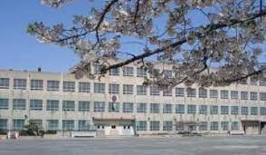 小学校　名古屋市立本郷小学校（小学校）まで673m
