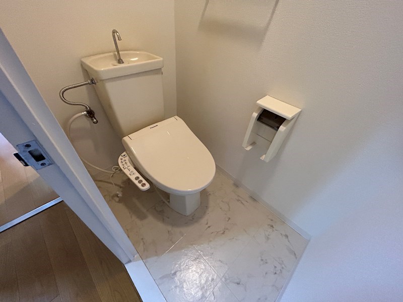 阪急今津線 門戸厄神駅 徒歩15分 6階建 築40年のトイレ写真