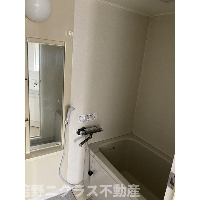 バス・シャワールーム　内装は別部屋の参考写真です。
