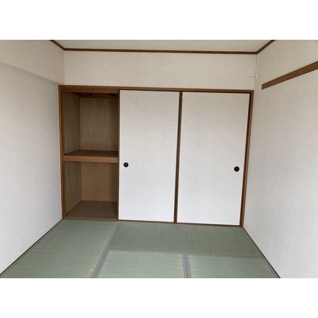 収納　内装は別部屋の参考写真です。