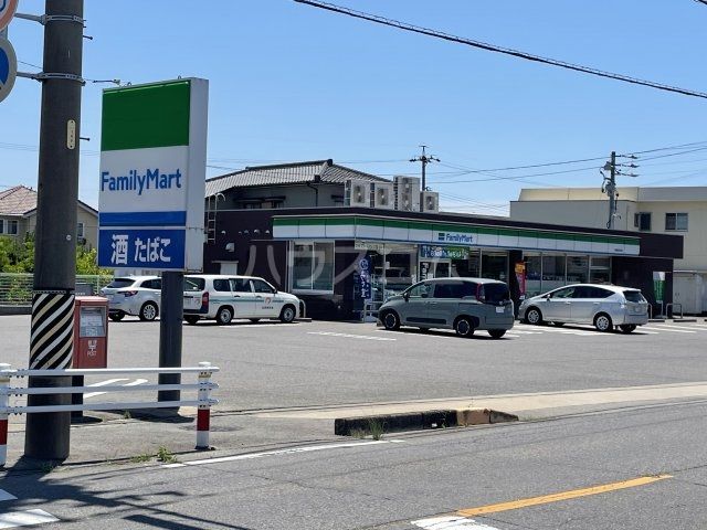 コンビニ　ファミリーマート 西尾徳永東店（コンビニ）まで215m