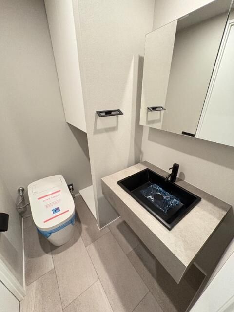 洗面設備　明るい洗面所です