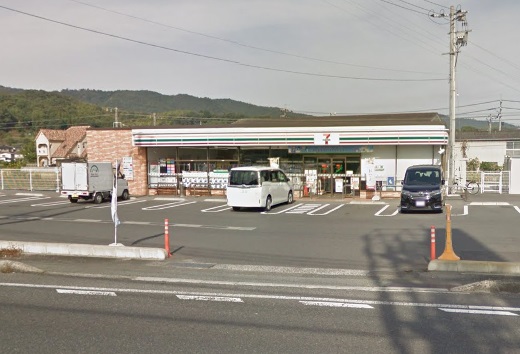 コンビニ　セブンイレブン（コンビニ）まで1232m