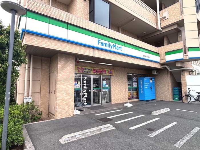 コンビニ　ファミリーマート（コンビニ）まで600m