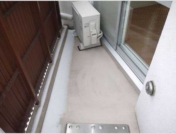 バルコニー　夏の布団干しがはかどるバルコニーです♪