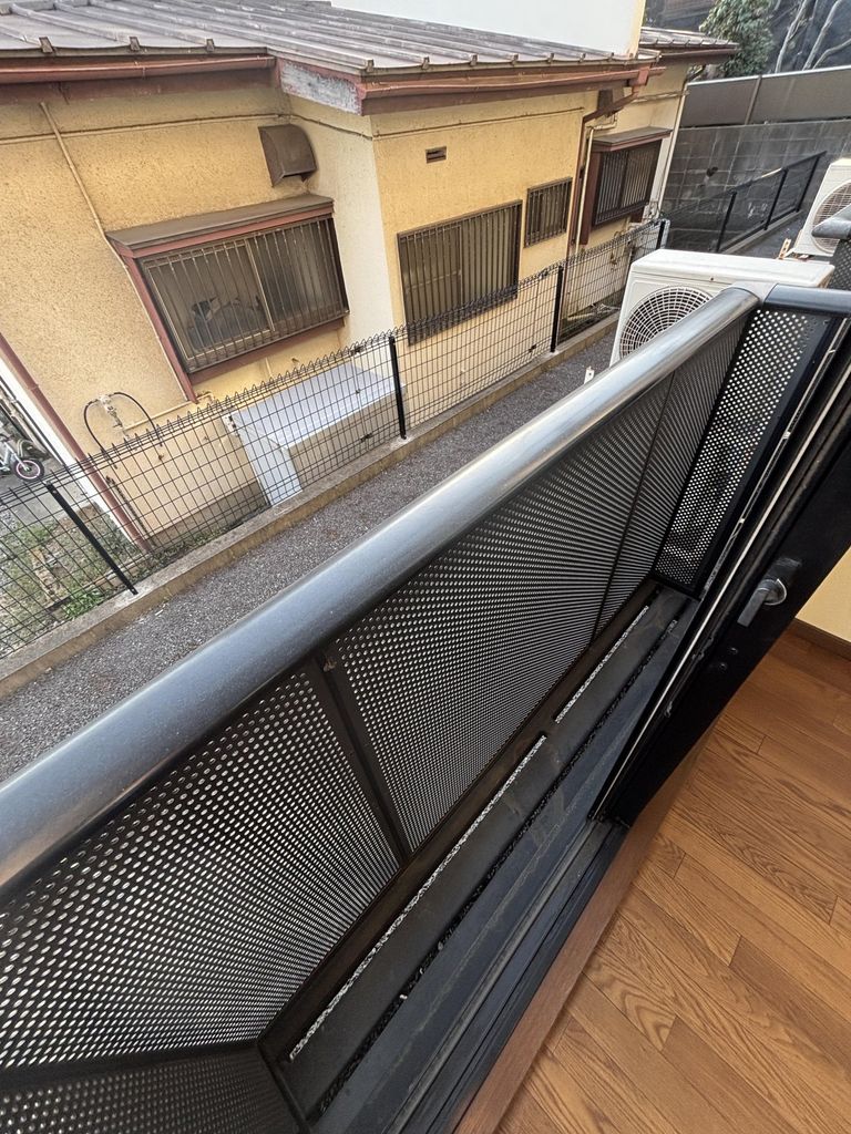 バルコニー　便利な室内物干しついてます