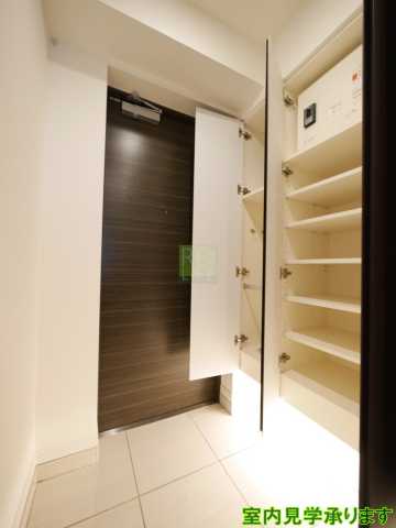 玄関　別部屋になります。