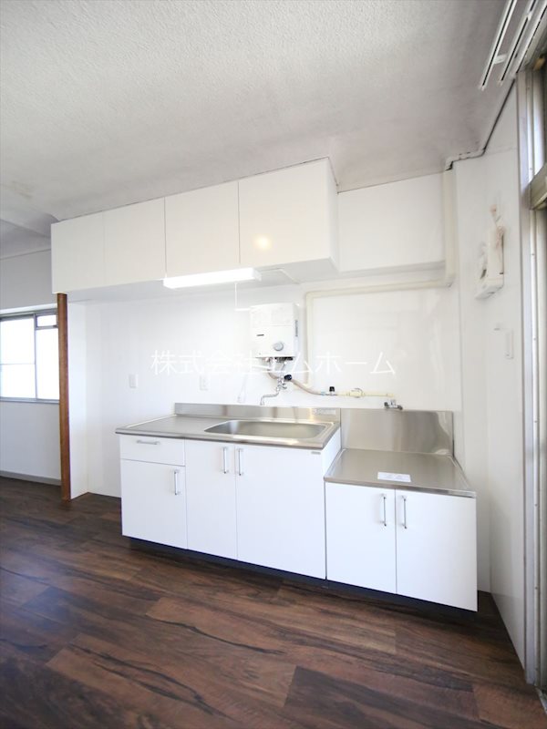 キッチン　キッチン（ガス2口コンロ設置できます）