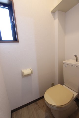 トイレ　反転します。参考写真です。