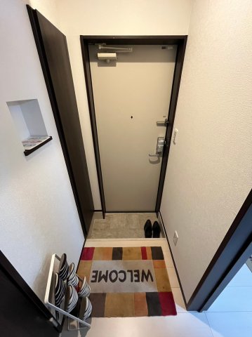 玄関　同シリーズ物件のモデルルームになります※現況優先