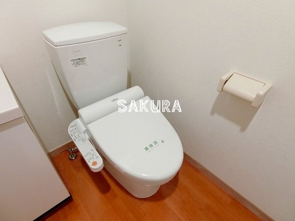 トイレ　落ち着いた色調のトイレです♪