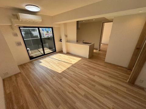 居室・リビング　室内