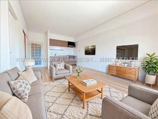 居室・リビング　※ＣＧ加工のため家具は現地になく、賃料に含まれません。