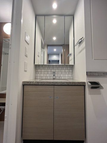 洗面設備　※別タイプ物件です