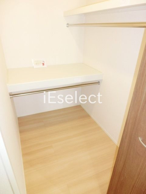 収納　大きなウォークインクローゼット